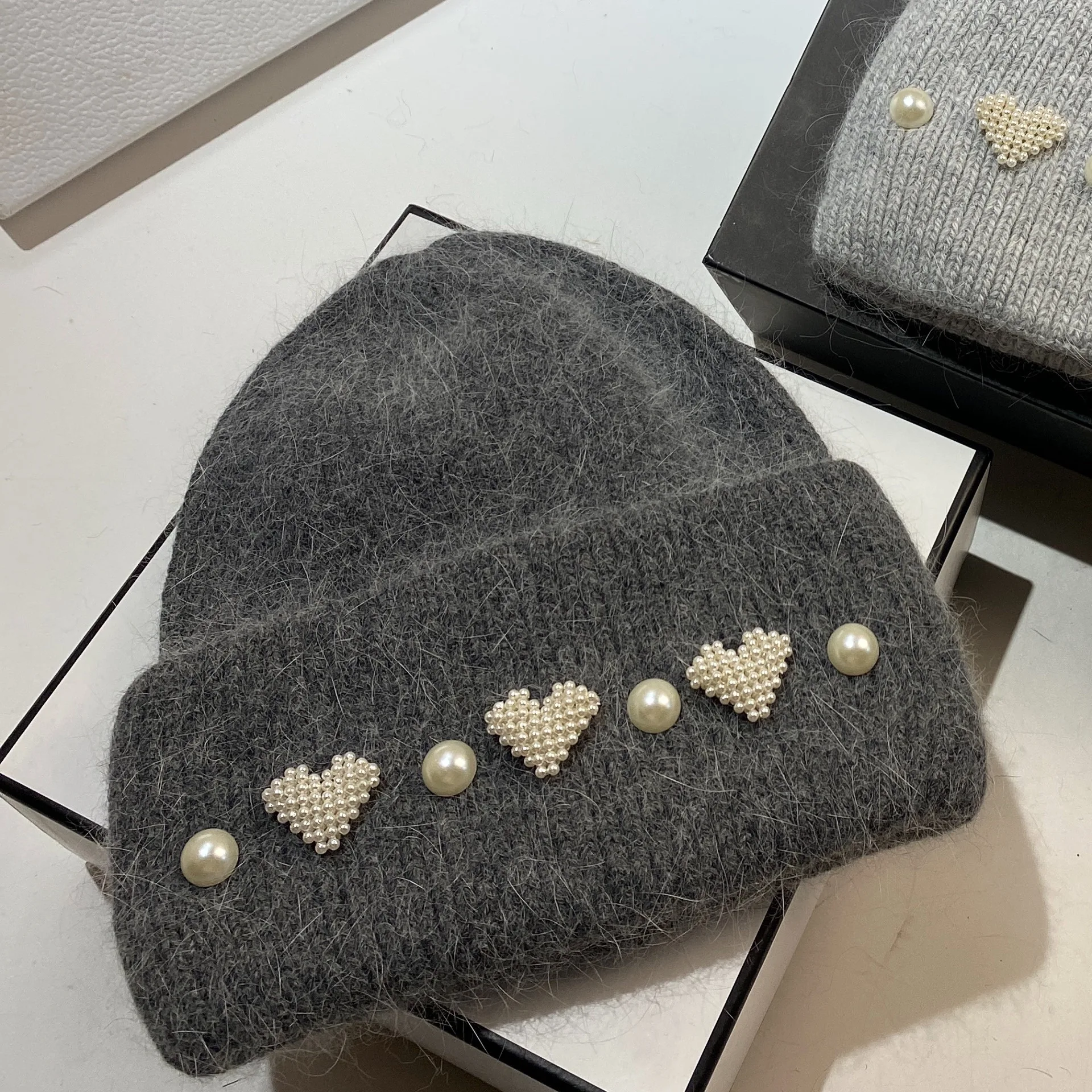 Designer Marke Liebe Herz Perlen Kaninchen Fell Gestrickte Hut Frauen Winter Warme Hüte Mode Dame Ohr Schutz Beanie Wolle Skullies – Detail 20
