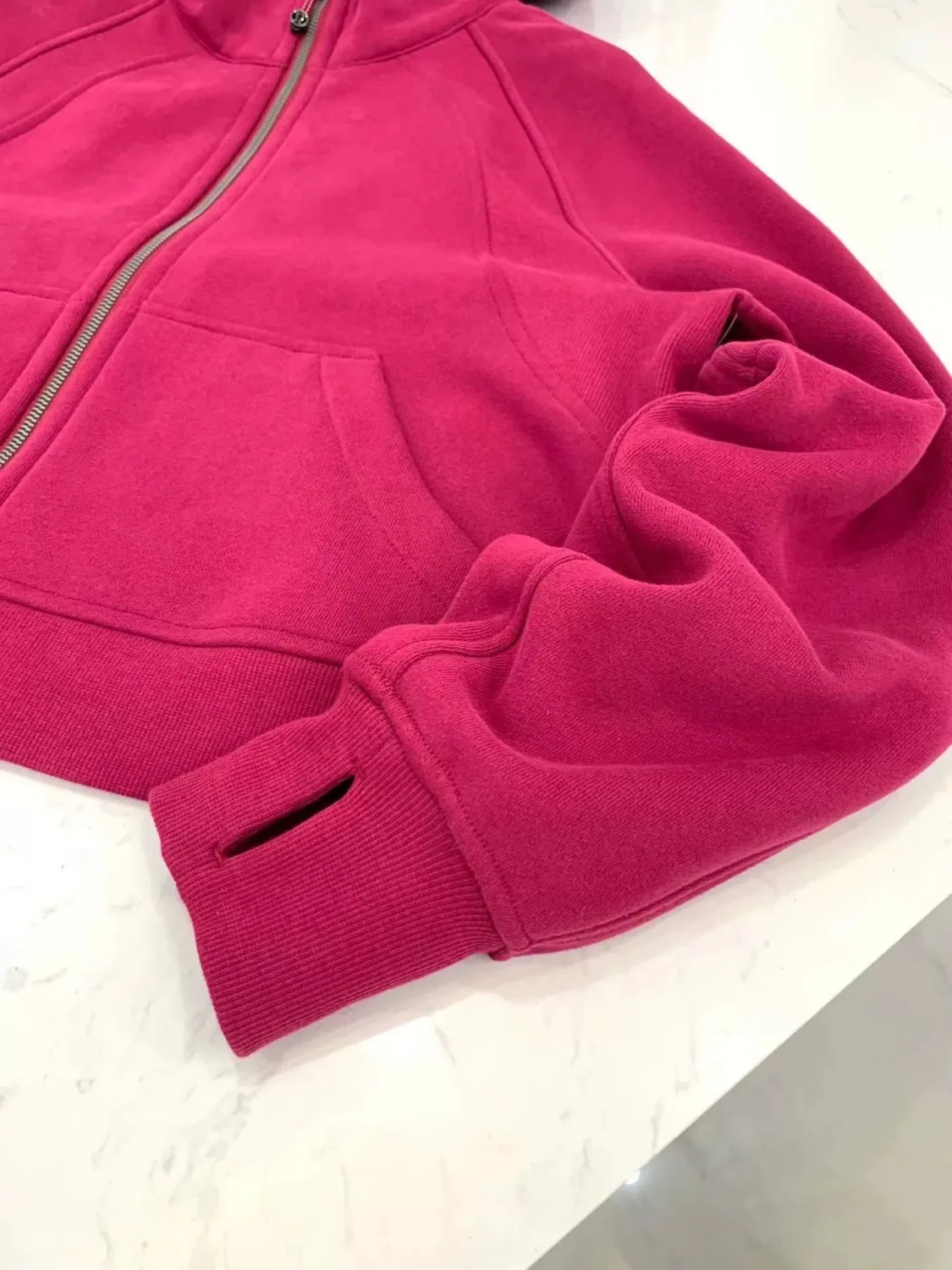 Hooded zippered hoodie for women in autumn and winter 2023, new design, fashionable and loose fitting cardigan jacket
