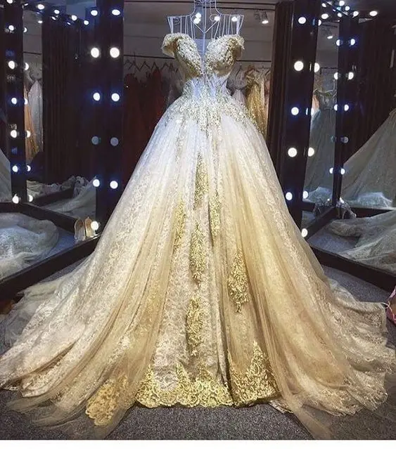 

Champagne A Line Long Wedding Dresses With Gold Lace Applique Off Shoulder Vintage Bridal Gown Arabic Dubai Vestido De Novia