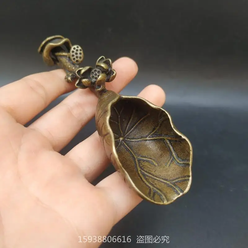 Antique bronze antique collection pure brass lotus lotus lotus root lotus leaf tea spoon medicine spoon small retro old goods.