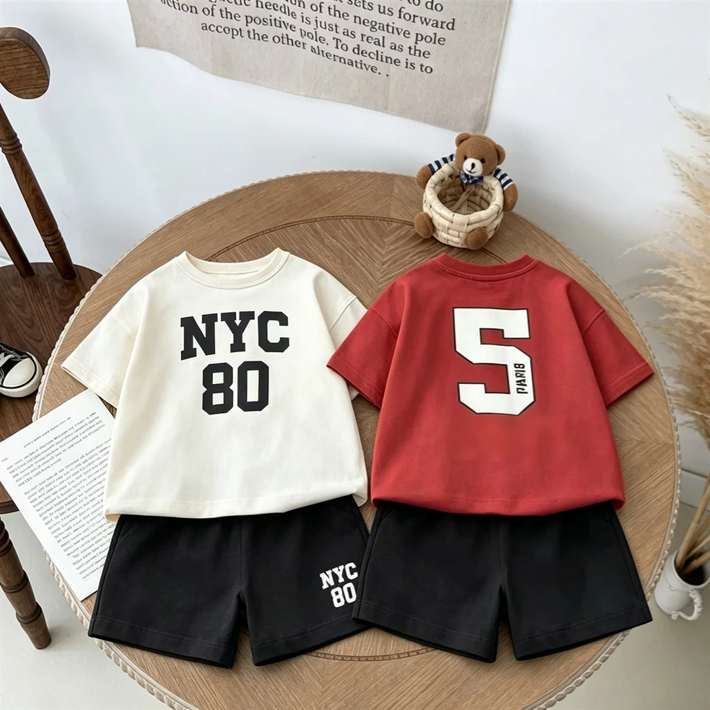 Ensemble de survêtement mode pour enfant : T-shirt noir et short d'été