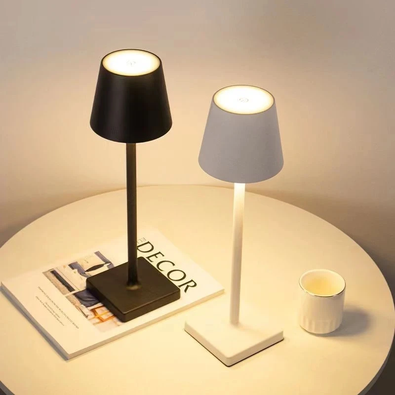 XINGFU-24W Lampe de table LED à double tête Lampe de bureau à LED pour la  protection des yeux 10 niveaux de luminosité 112209 - Cdiscount Maison