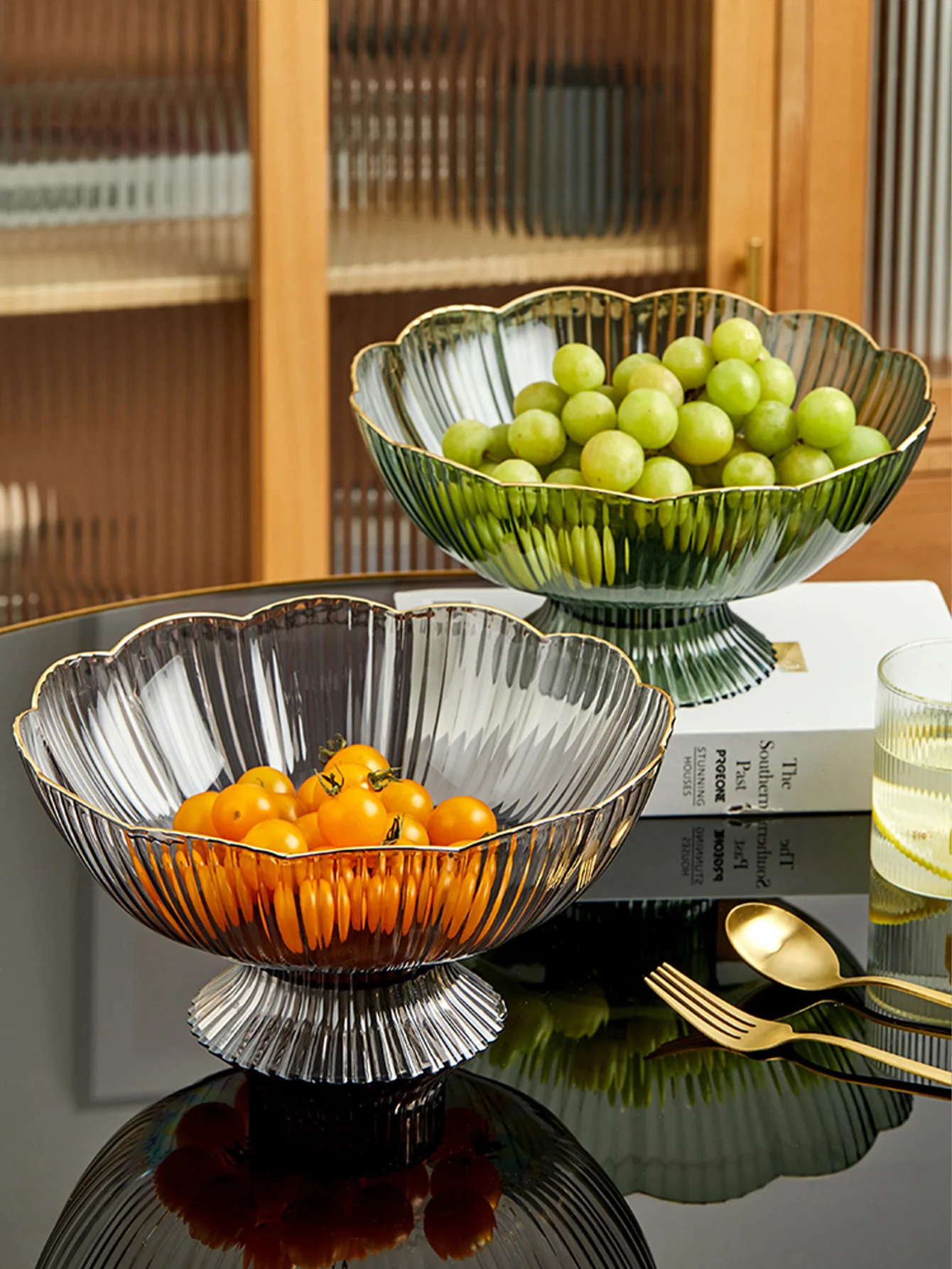 Fruit Plate with Drainable Base for Kitchen Party