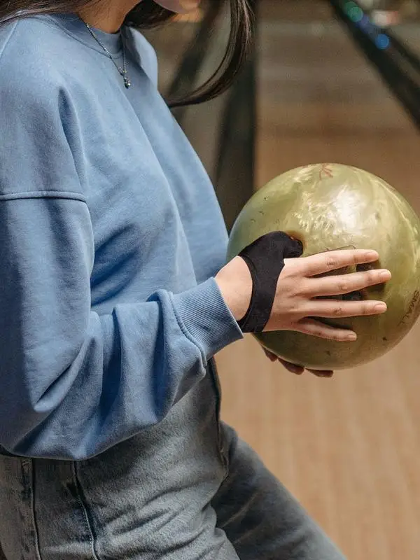 bowling accessories Bowling Thumb Glove Unisex Bowlers Finger Saver Protective Glove Bowling Exercise Sport Workout Equipment Finger Grip Strength