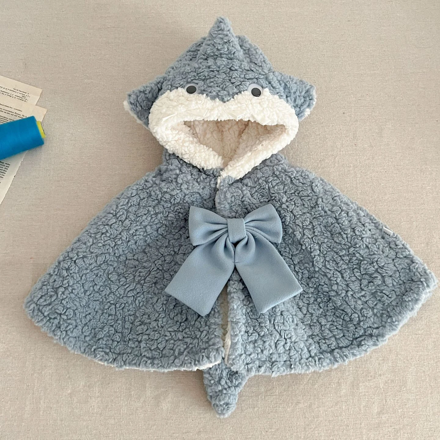 

Angoubebe 234T05 Infant Baby Unisex Cozy Fluffy Cute Shark Style Cape with Big Bow Wholesale
