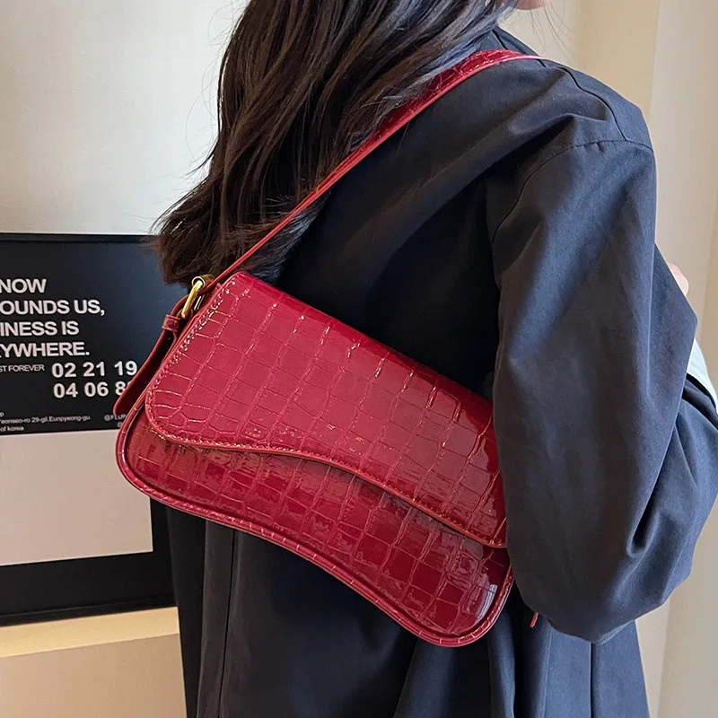 

Женская сумка-Кроссбоди на одно плечо, из лаковой кожи