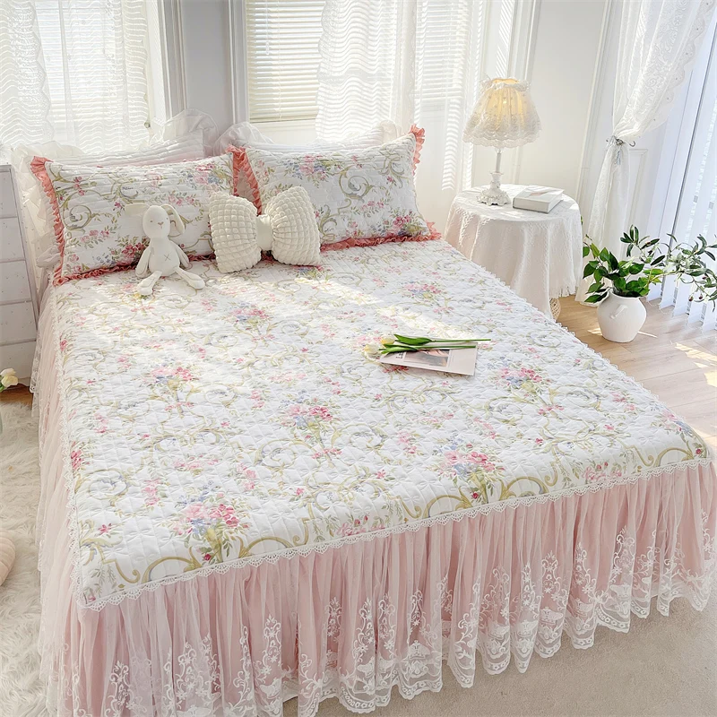 100% Cotton Elegant White Lace Ruffles Quilted Floral Pattern Bed