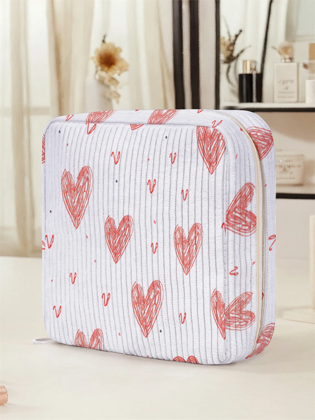 Love pattern printed sanitary napkin storage bag, women's lightweight tissue bag, sanitary tissue bag