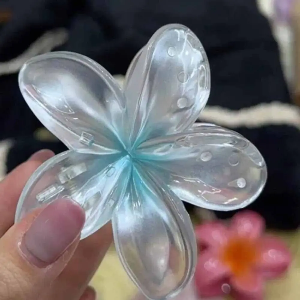패션 Frangipani 헤어 클립 간단한 꽃 머리핀 Ins 스타일 그라디언트 Plumeria 상어 클립 사진 해변을위한 달콤한 헤어 클립