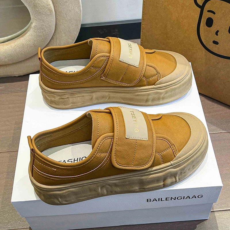 여성용 작은 흰색 신발, 벨크로 두꺼운 바닥 스폰지 케이크 베이스, 다목적 레저 보드 신발, 가을 및 겨울, 2023 신상