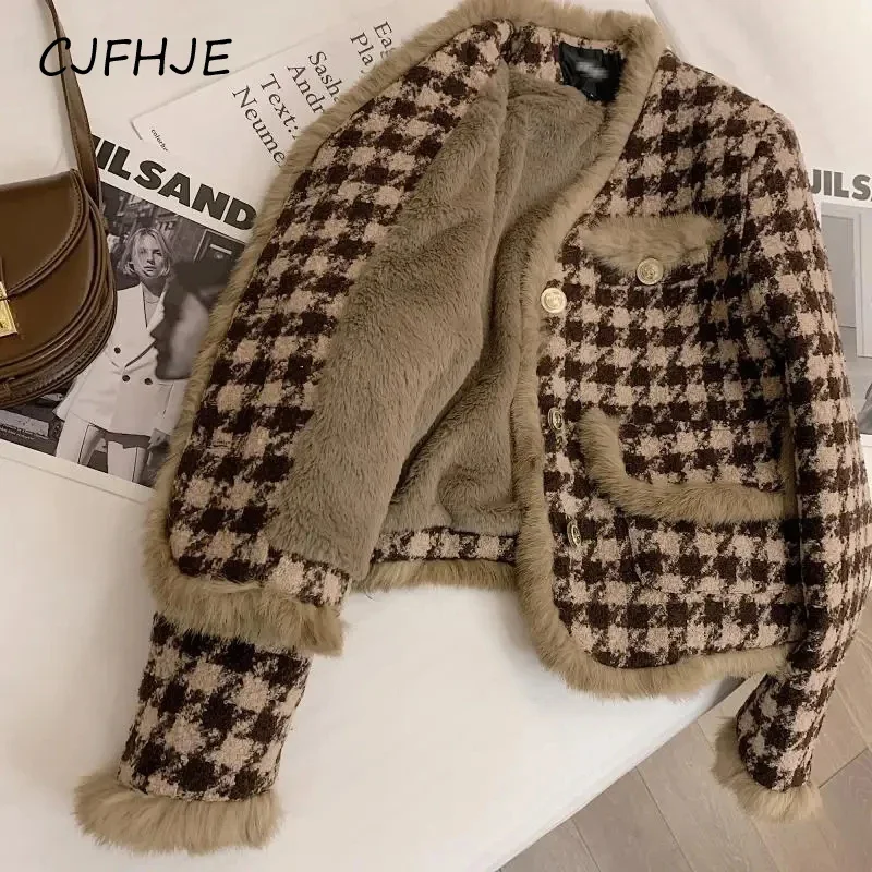 

CJFHJE Vintage Fleece Plaid Tweed Jacket Women Elegant Houndstooth Cropped Coat Winter Korean Velvet Thick Warm Short Outerwear