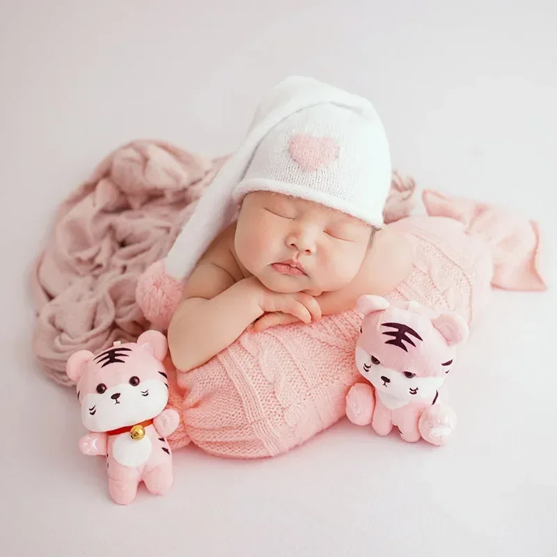 cute-baby-photography-props-super-comfortable-knitted-little-hat-neonatal-photography-assistant-candy-pillow-construction-props