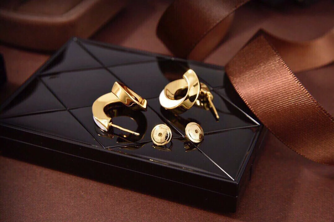 2022 Hot Distinctive Design Earrings Earrings Simple And Generous Fashion Versatile Golden Banquet ExquisiteJewelleryEar Studs