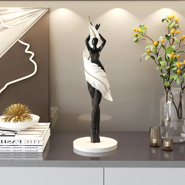 Sculpture créative de fille en plumes, ornement en résine, décoration lumineuse de bureau, Statue de personnage, décoration nordique moderne pour la maison 2