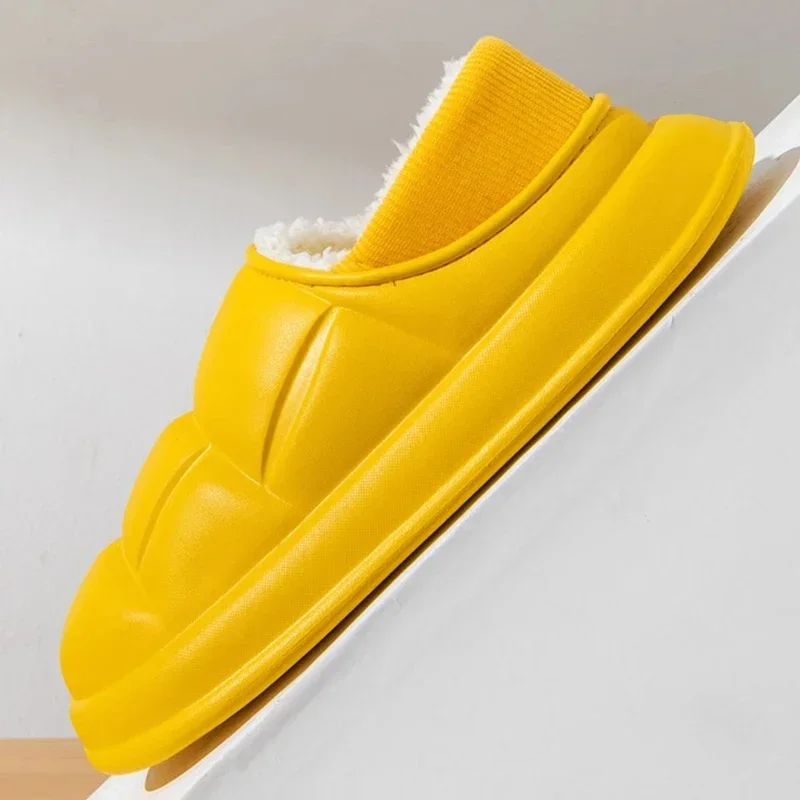 أحذية قطنية للرجال ترتدي خارج 2025 شباشب قطنية جديدة للنساء في الخريف والشتاء حقائب للاستخدام المنزلي والمنزلي