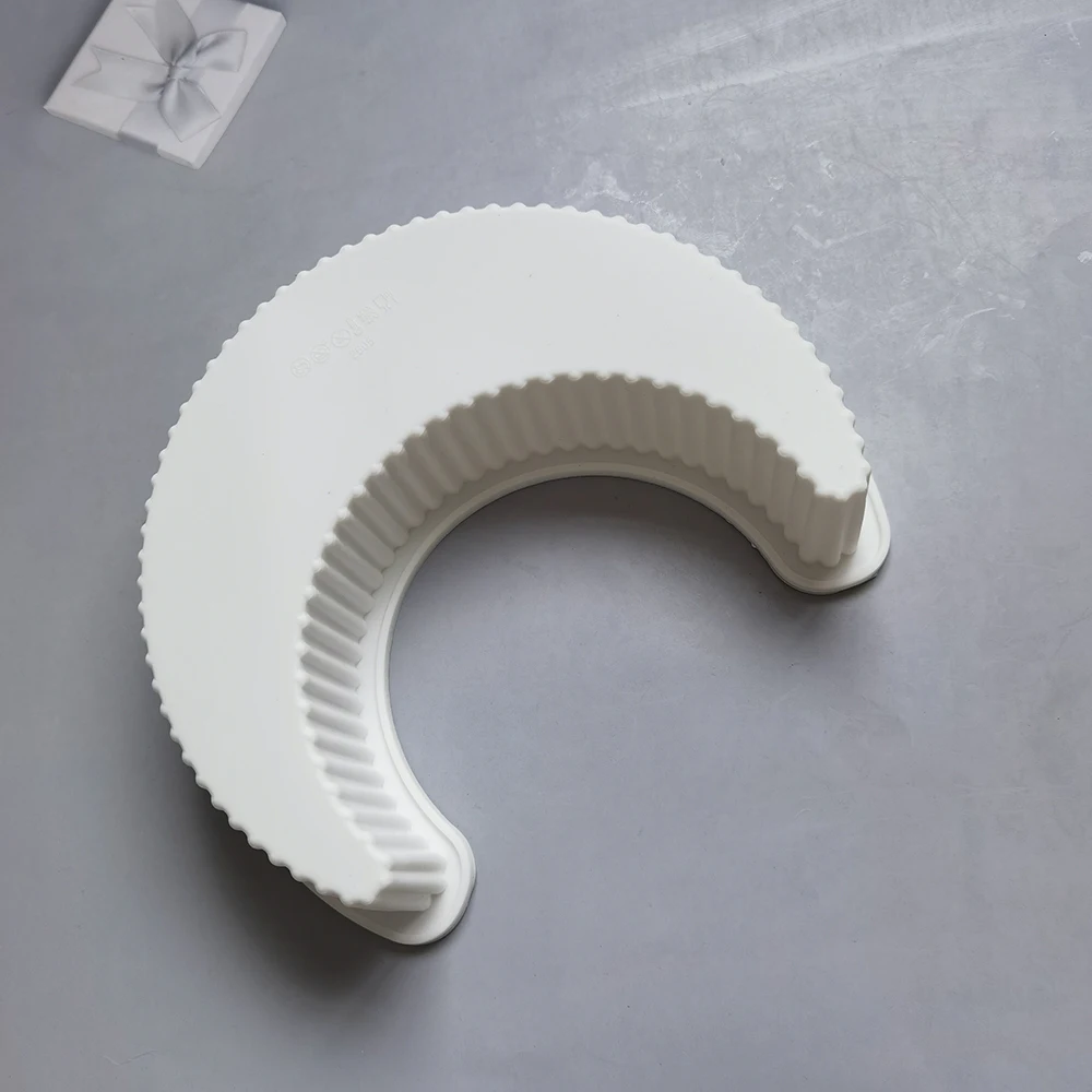 3DMoonShapeCakeMoldCrescentSiliconeCakePanMouldDessertMousse