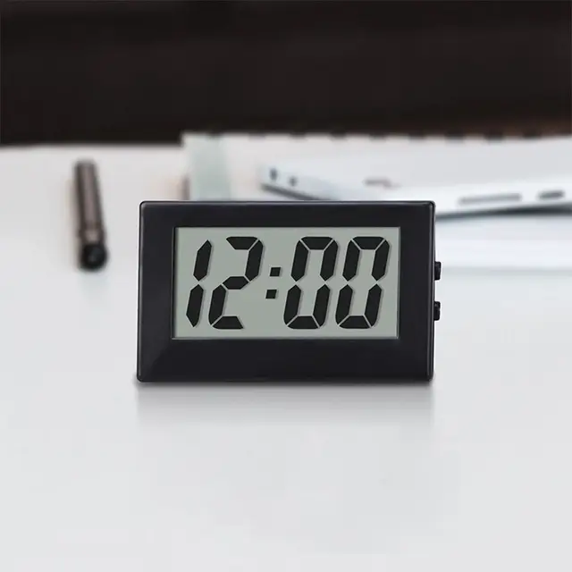 Creativo piccolo mini orologio triangolare ABS muto da tavolo orologio digitale elettronico semplice casa 3