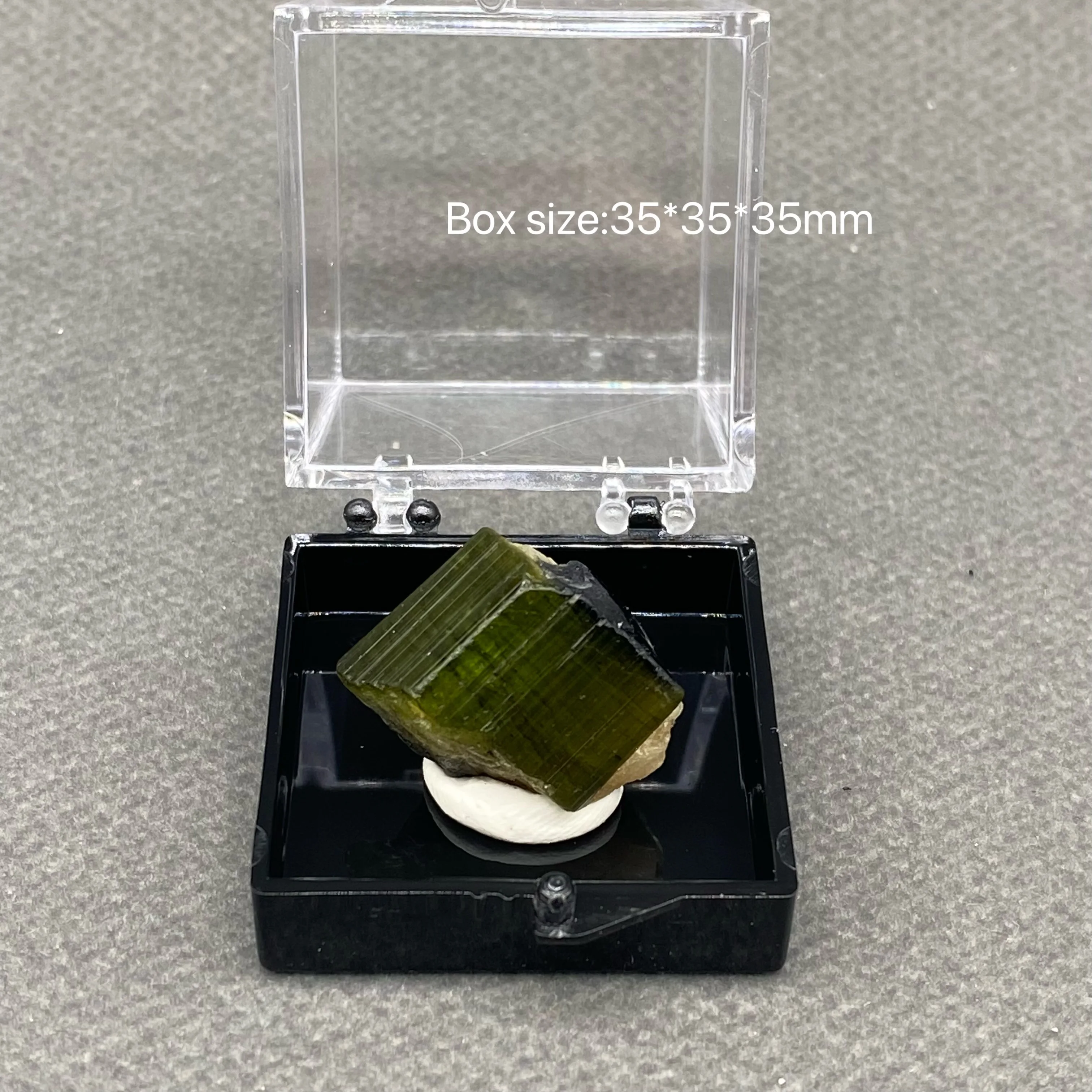 100%  Natural Green tourmaline Mineral Specimens Stones and Crystals Healing Crystal   +Box size:35*35*35 mm