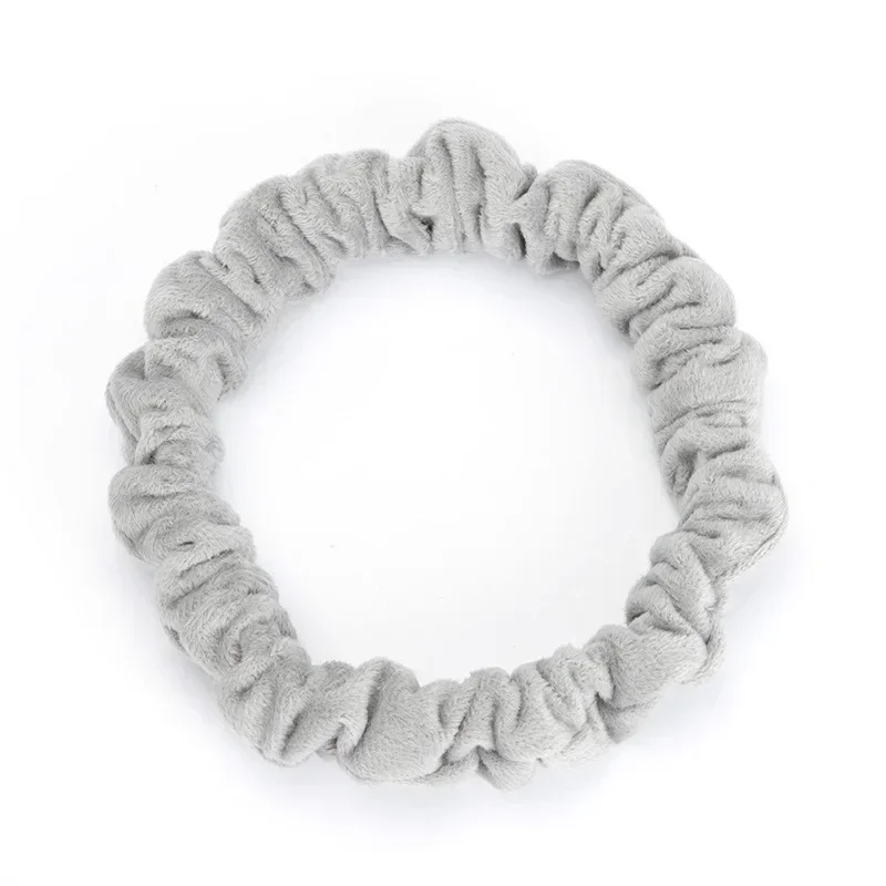 다목적 게으른 사람들을 위한 탄성 머리띠. 머리띠는 간단하고 다재다능합니다.