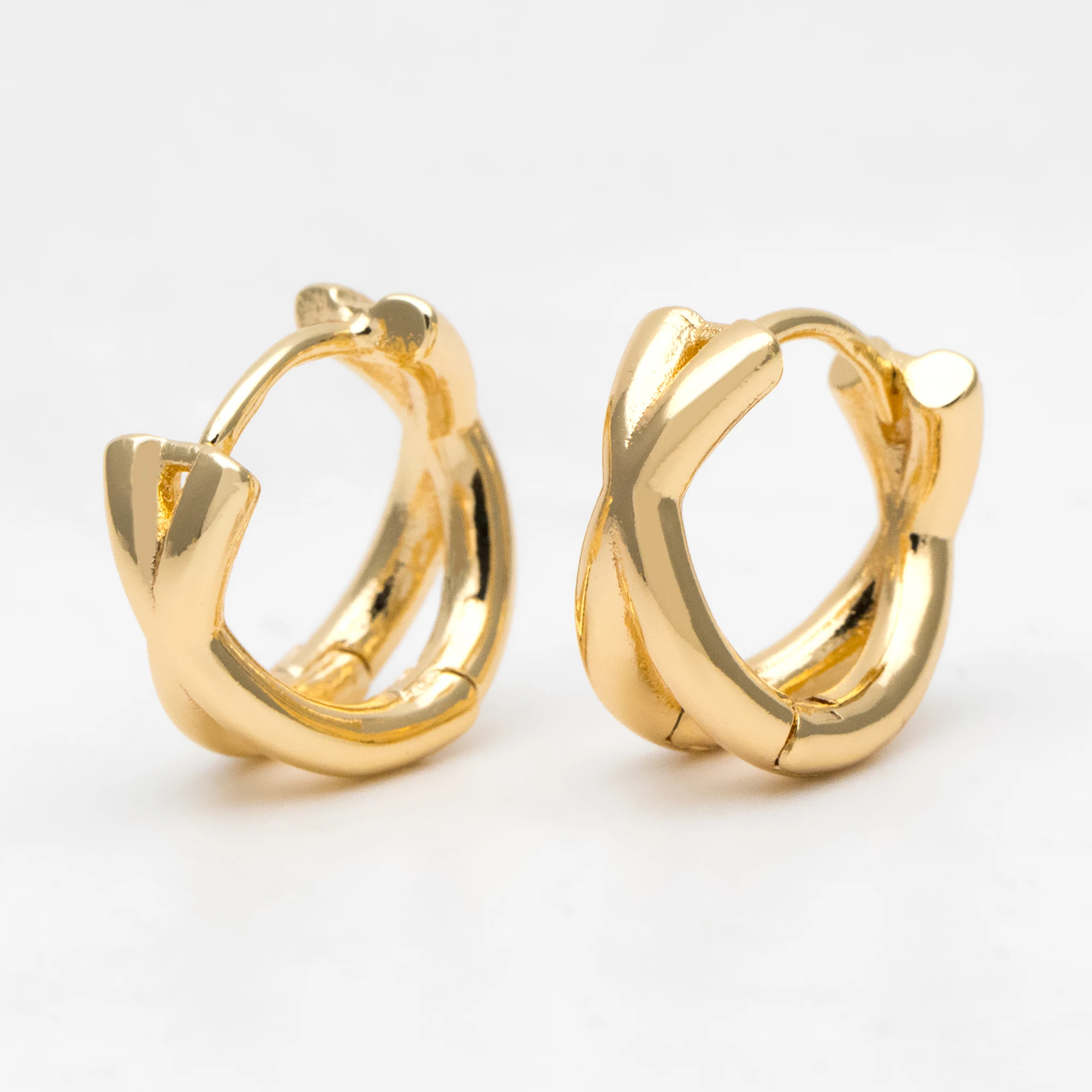 

10pcs Criss Cross Hoop Earrings 14mm, Gold Huggie Earrings (GB-3465)