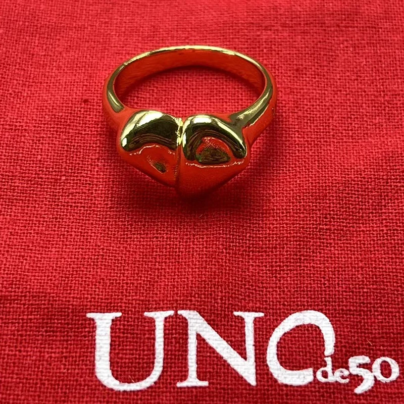 2023 Unode50 Anello Da Donna A Forma Di Cuore Irregolare Squisito Di Alta Qualità Europeo E Americano Confezione Regalo Di Gioielli Per Le Vacanze Rom