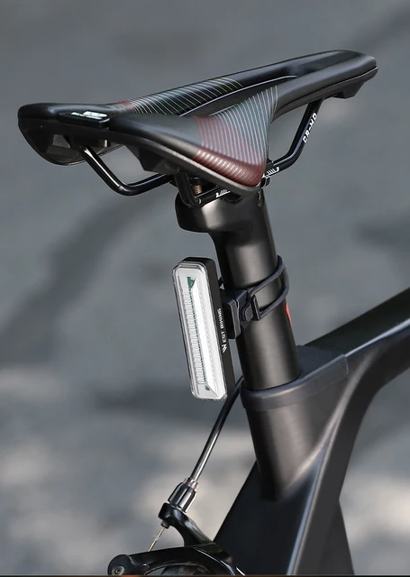 Sicurezza Bici Notturna Resistenza Frecce Led Moto Set Fanale Anteriore E Posteriore Per Bici USB Ricaricabile - LED 700 Lumen, Impermeabile IP65, 3 Modalità Bici Chiudibile Luce Bici Con Frecce