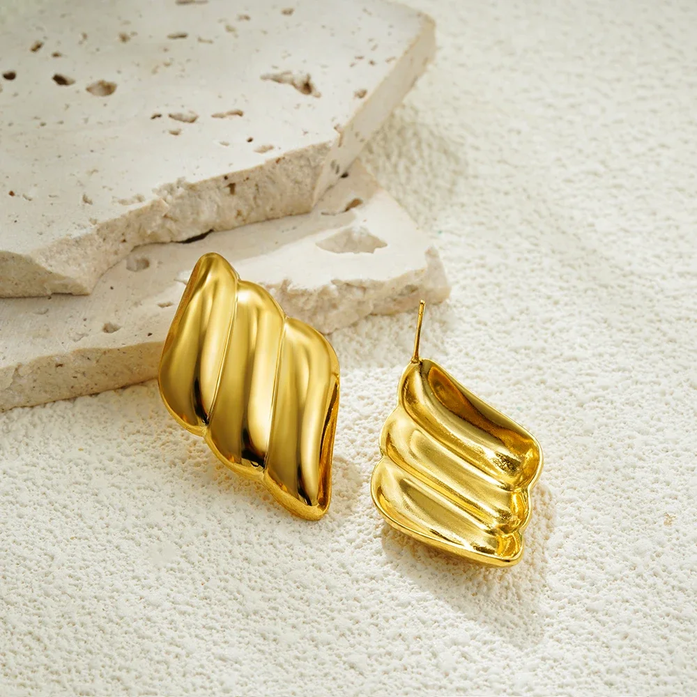 Vintage Gold Plated Stainless Steel Stud Earrings for Women Fashion Glossy Metal Wings Shape Chunky Hoops Statement Jewelry - Image 5