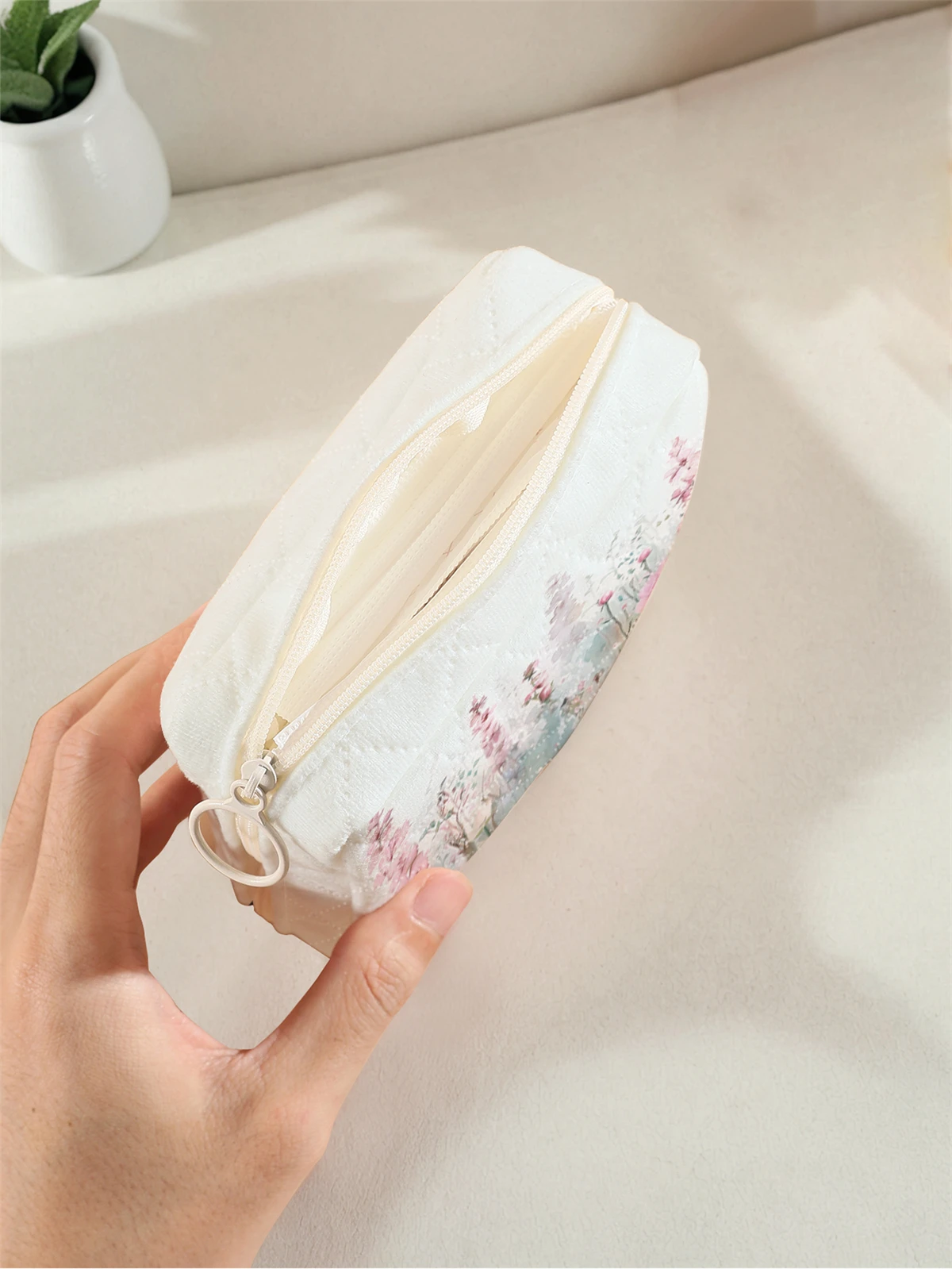1 portable sanitary napkin storage bag, featuring floral patterns and diamond mesh material, lightweight women's tissue bag