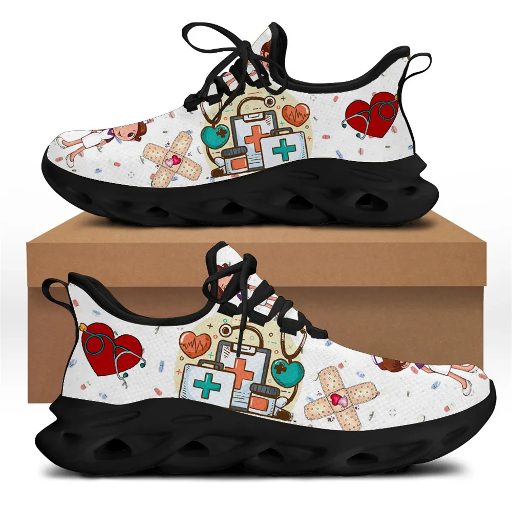 Sneakers da donna di Design di marca scarpe da allattamento bianche Cute Cartoon Nurse Doctor Medical Print scarpe basse stringate leggere