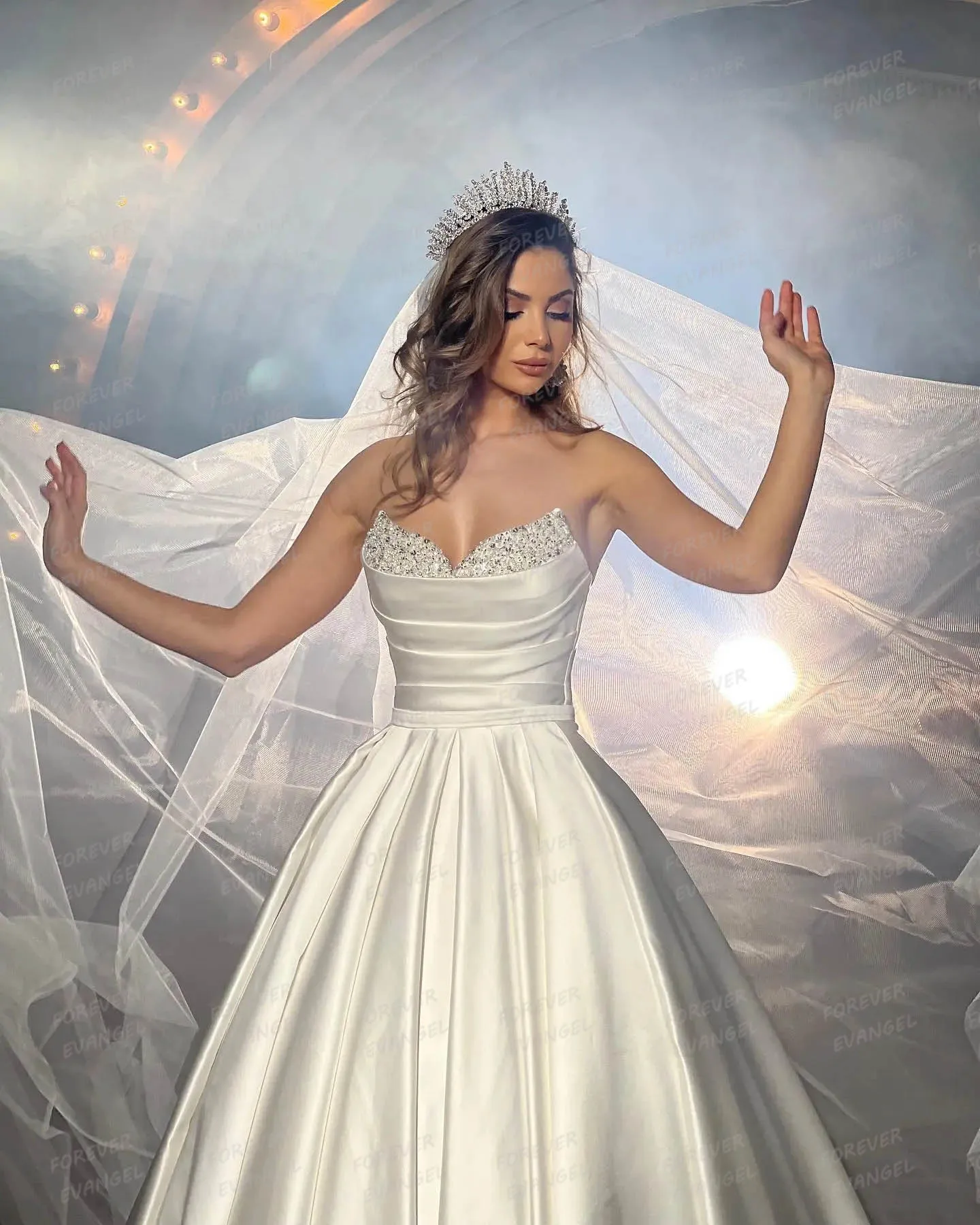Luxury 2025 Wedding Dresses A Line Woman's Sexy Sequined Sleeveless Bride Gowns Pleat Satin Elegant Customized Vestidos De Novia 2
