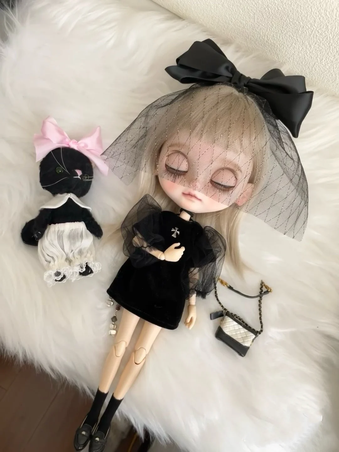

Одежда для куклы Blythe подходит для куклы 1/6 OB24, Новый головной убор с черным бантом + черная газовая юбка с рукавом, новый комплект из двух предметов для женщин