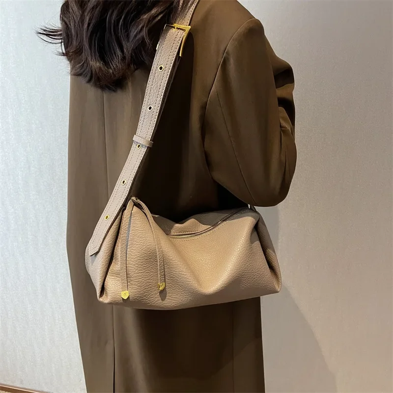 

2023 Fashion Trend New Women's Bag Niche Design Exquisite Crossbody Bag Fashion Urban Beauty Large Capacity Shoulder Pillow Bag
