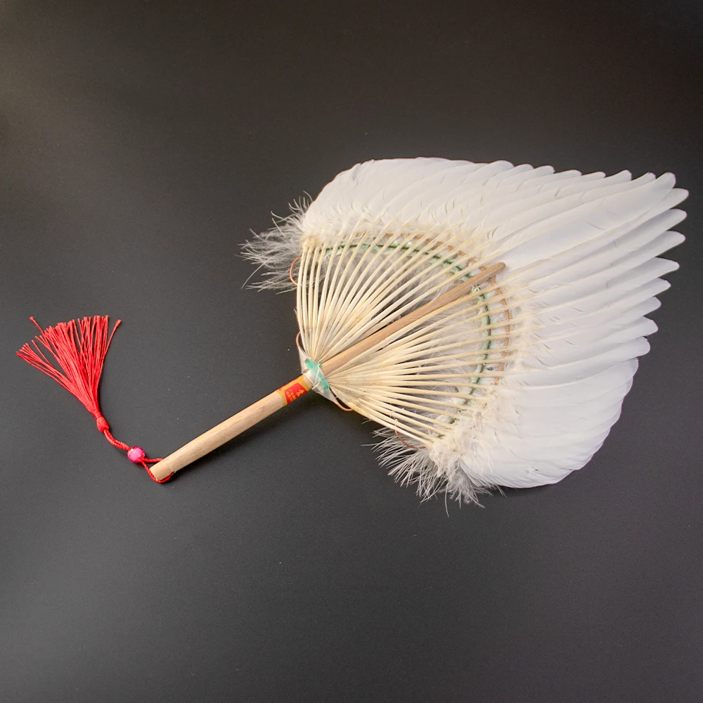 

Hot Sale Zhuge Liang White Bird Feathers Hand Fans Children Personalized Bamboo Fan Of Old Wedding Decor Carnival Dance 1 Pcs