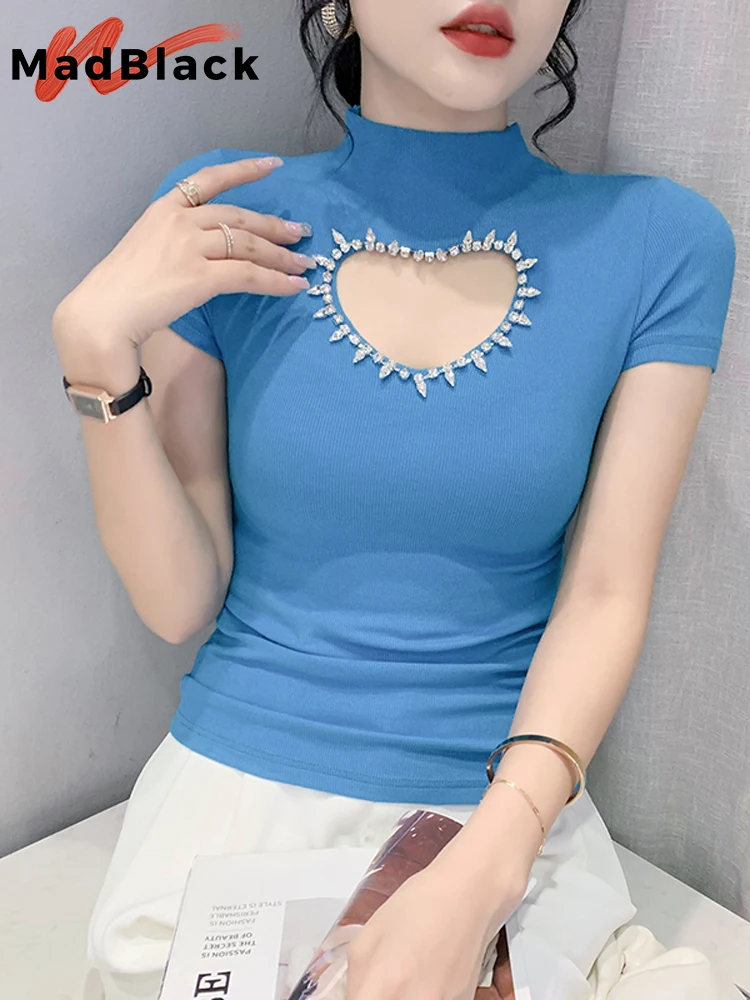 

Женская футболка с коротким рукавом MadBlack, повседневная Однотонная футболка с высоким воротником и вырезами, с бриллиантами, T29501S, на лето