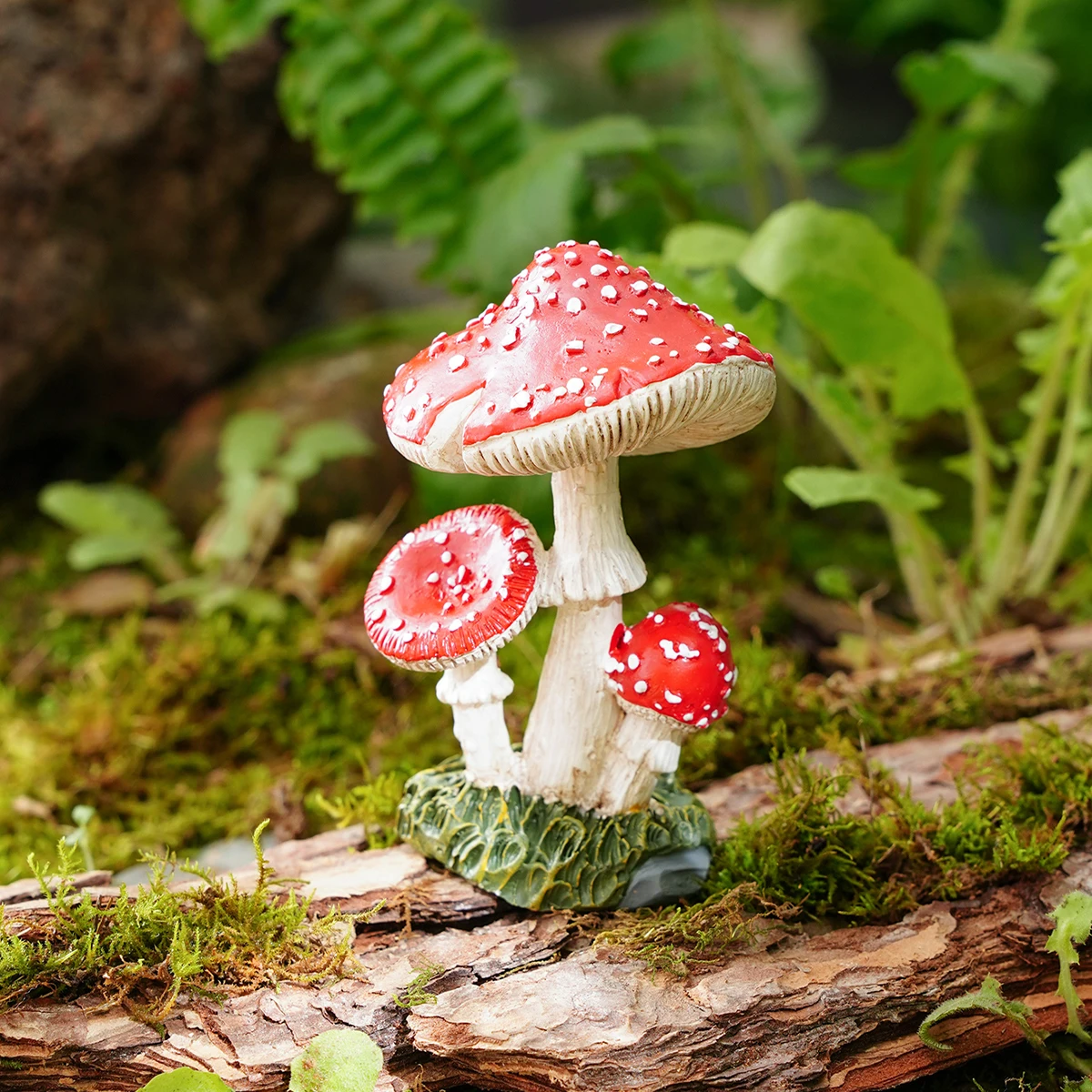 1PC, three-dimensional simulation of three small mushroom decorative ornaments, resin material garden decorative ornaments