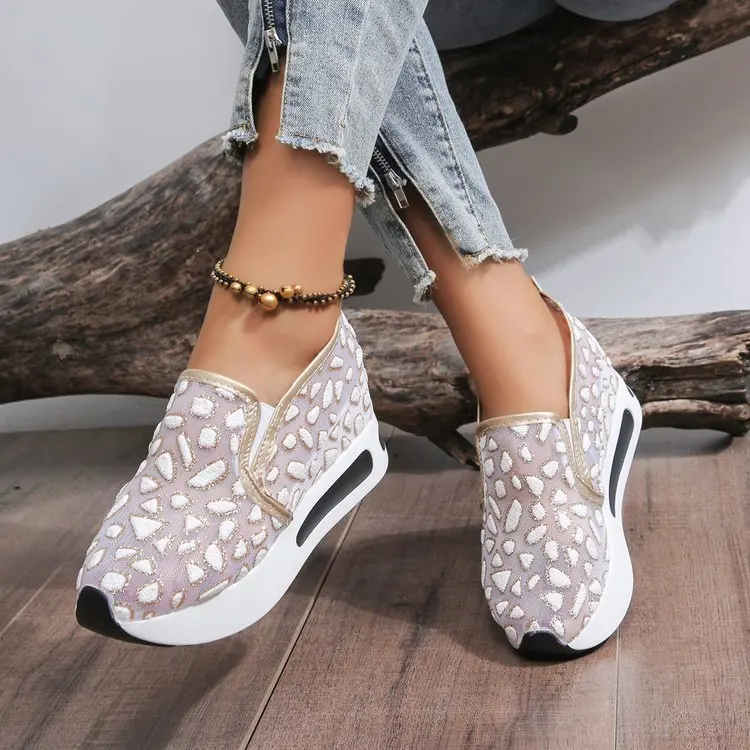 

Big Size Shoes Woman Female Footwear Round Toe Clogs Platform Modis Casual Sneaker Large Size Dress Breathable Creepers 2024 New