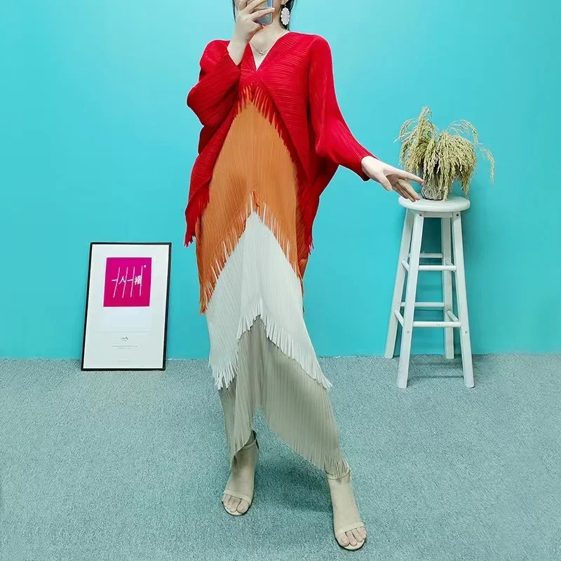 

Женское плиссированное платье миди Miyake, лоскутное платье с цветными вставками, V-образным вырезом и рукавом летучая мышь, облегающее платье с градиентом, Новинка лета 2024