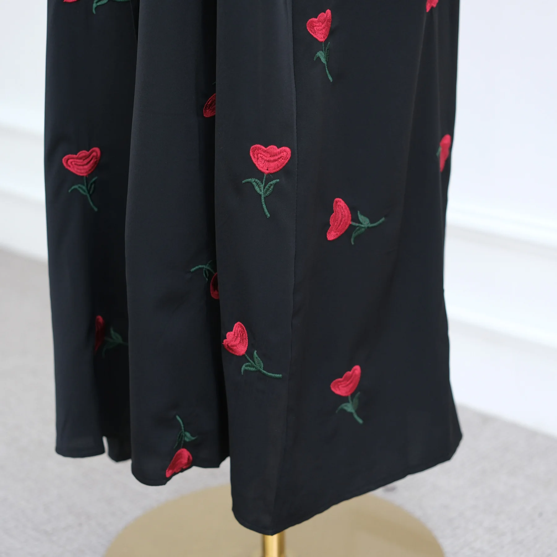 سترة مطرزة بالزهور في الشرق الأوسط للنساء المسلمات عيد دبي فستان عباية متواضع مع حجاب إسلامي جلابية تركية