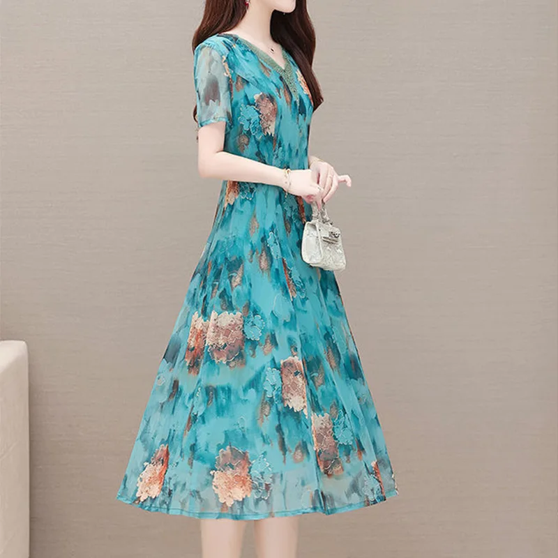 Рисунок 5 - Женское шифоновое платье-трапеция с коротким рукавом