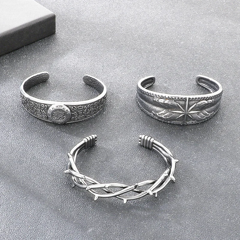 KALEN Vintage Dornen-Armreif für Männer aus Edelstahl, Gotischer Zweig-Armreif, Verstellbarer Punk-Rock Handgelenksschmuck als Geschenk – Detail 5