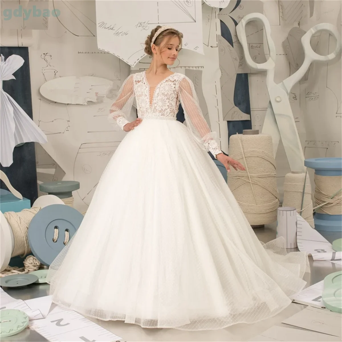 

Elegant Aristocracy White Long Sleeves Flower Girl Dresses For Weddings Tulle Appliques Bow First Communion Formal Party Gown