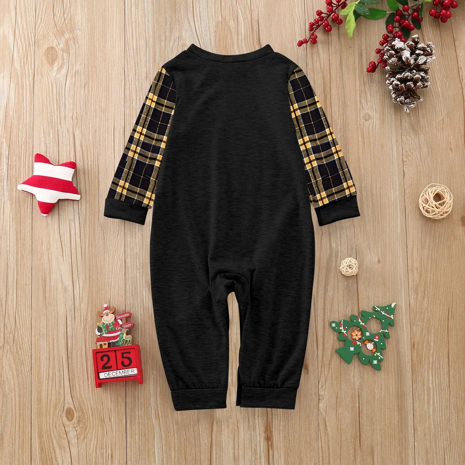 thumbnail image 4 of Feliz Navidad 2024 Conjunto de pijamas navideños familiares con estampado de dibujos animados para mamá, hija, papá e hijo, ropa de dormir suave y linda, pijama cálido, 4 of 5
