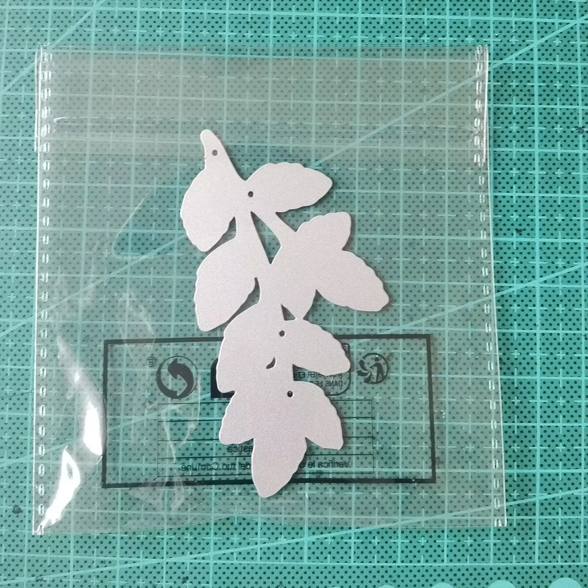 Description Picture 2 of itemMetal Cutting Dies For Card Making Grass Mold Decoration Scrapbook Paper Craft Knife Mould Blade Punch Stencils