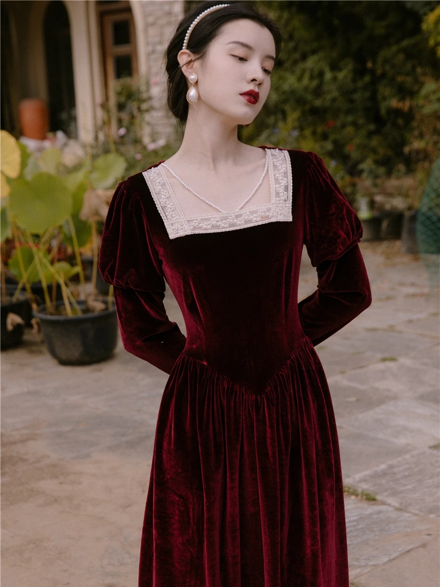 

Vintage Women's Velvet Dress Autumn and Winter Puff Sleeve Beaded Square Neck Elegant Women's Midi Dress Vintage Women's Dress