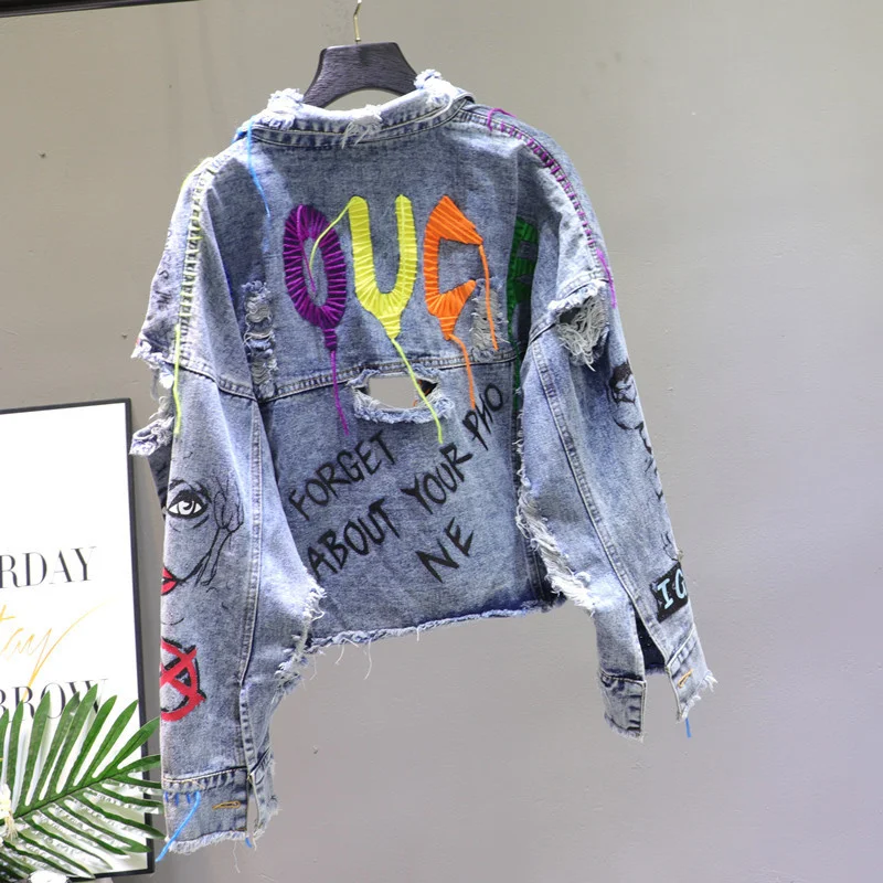 

Женская джинсовая куртка с принтом граффити, повседневная короткая куртка из денима с заклепками и бахромой, весна 2024