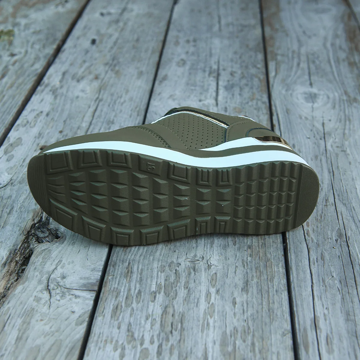 Ergonomic Wedge Heel and Sole View