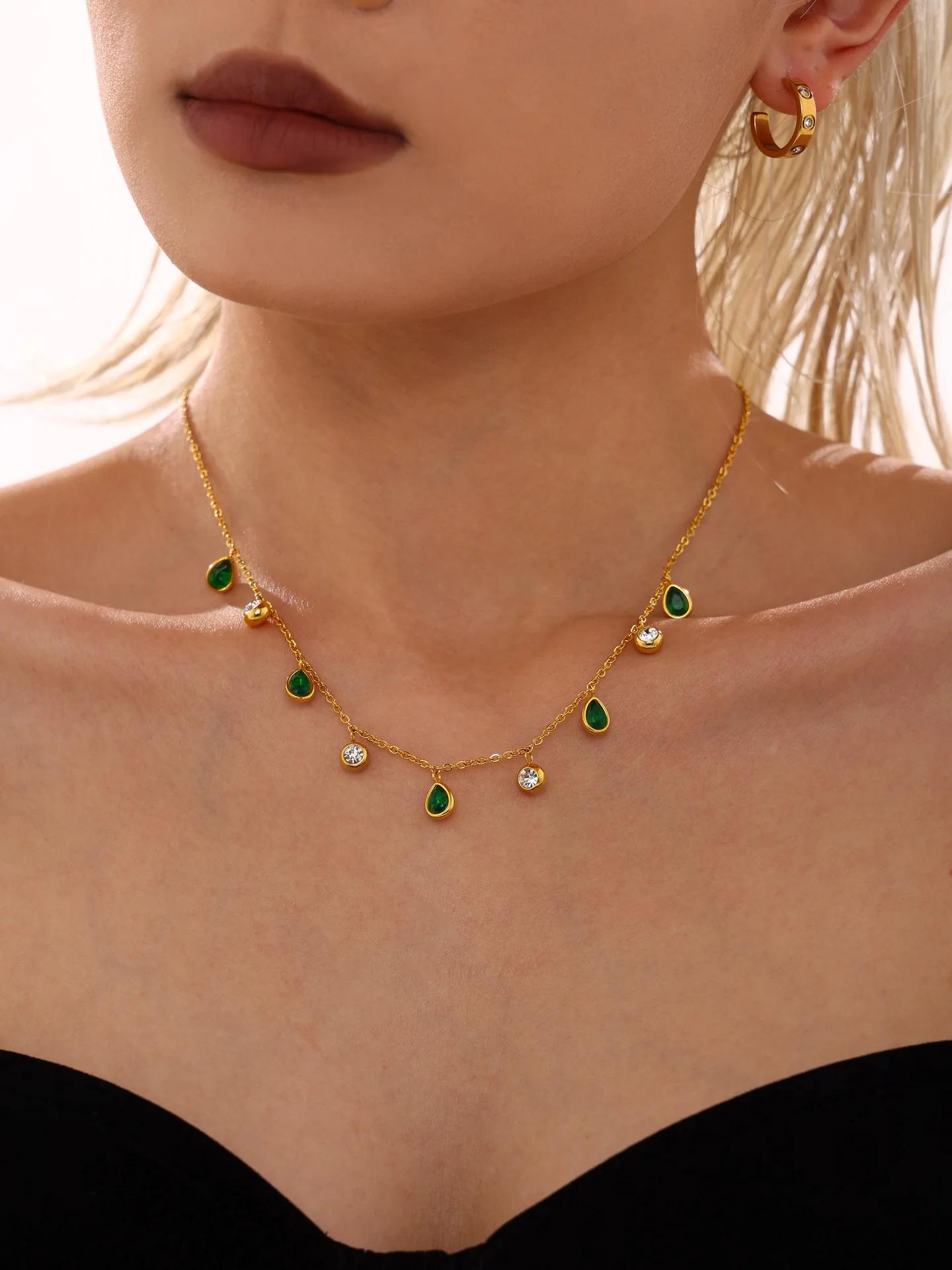 Wassertropfen-Anhänger-Halskette für Frauen, Zirkon-Quaste, Edelstahl, wasserdicht, O-Kette, vergoldet, Charm-Schmuck, Geschenk – Detail 1
