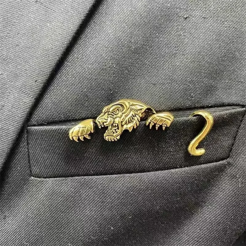 Retro Tiger Shaped Carved Men's Suit Hat Pin Classic Accessory Pin Coat Versatile Collar Decoration Shirt Creative Fashion