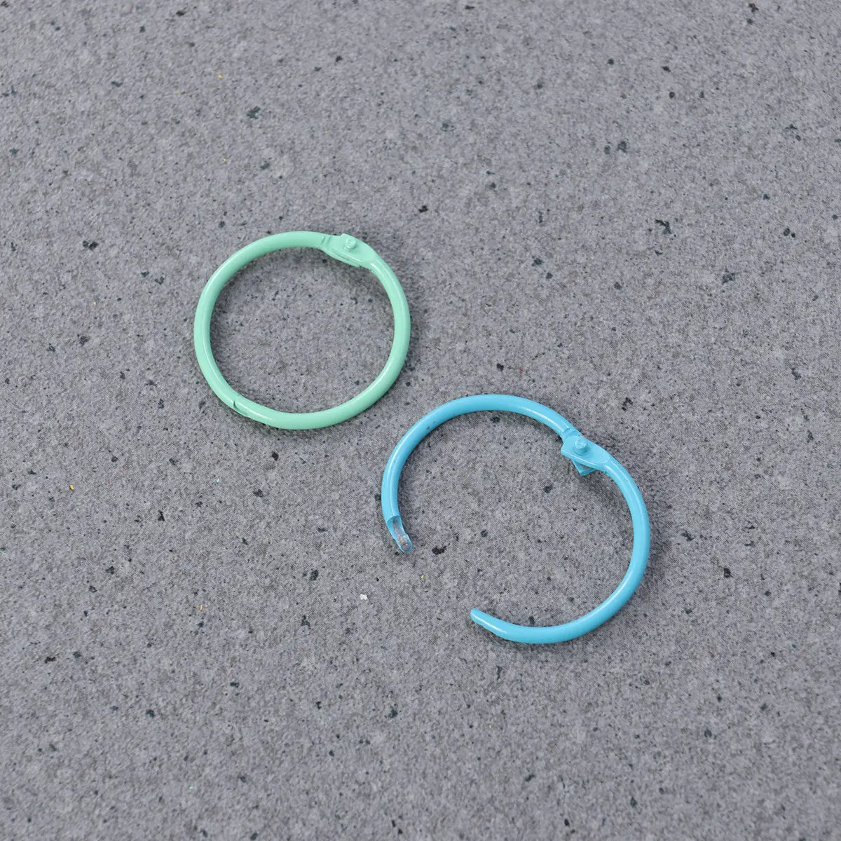 50Pcs 다채로운 책 반지 금속 느슨한 잎 바인더 강력한 니켈 도금 사무실 바인딩 용품 메모 송장 키 링 주최자