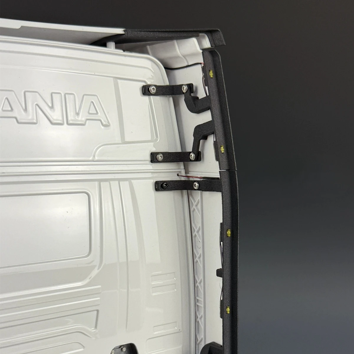 Rear Spoiler with Lights for Tamiya 1/14 RC Truck Scania 770s Back Spoiler Lamp Bars 1:14 Tractor Trailer DIY Parts 